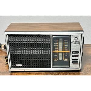 General Electric AM/FM Tabletop Radio Woodgrain model 7-4115B-Tested Working